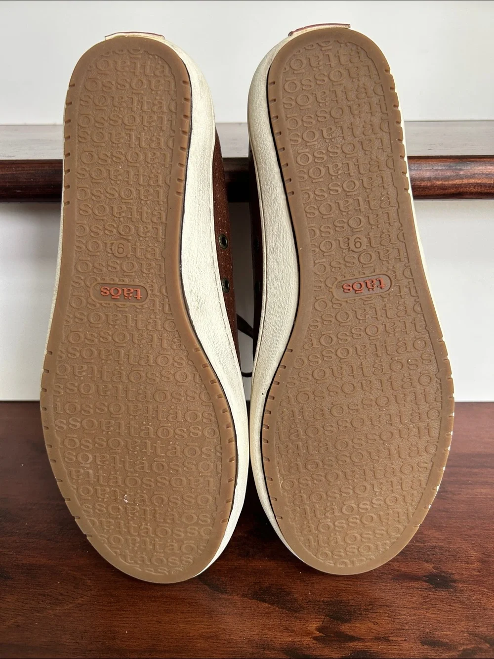 Taos Footwear casual lace